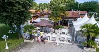 Resto Les Ecureuils terrasse Resto Les Ecureuils terrasse